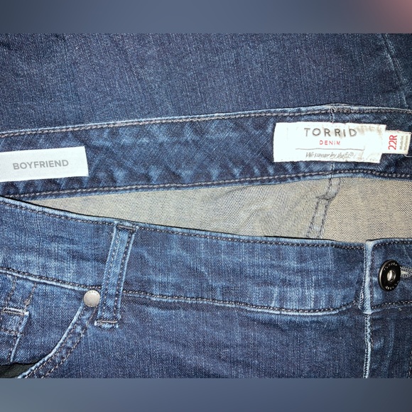 Torrid Boyfriend Vintage Stretch Jean size 22R - Picture 4 of 5